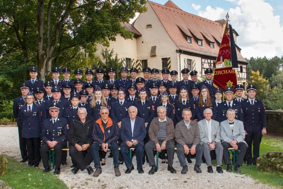 Gruppenfoto zum 140-jährigen Jubiläum